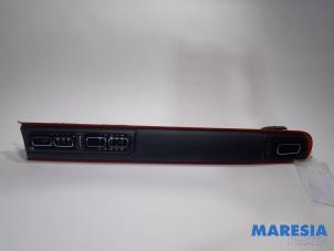Używane Kratka wentylacyjna deski rozdzielczej Citroen C3 (SX/SW) 1.2 12V e-THP PureTech 110 Cena € 100,00 Procedura marży oferowane przez Maresia Parts