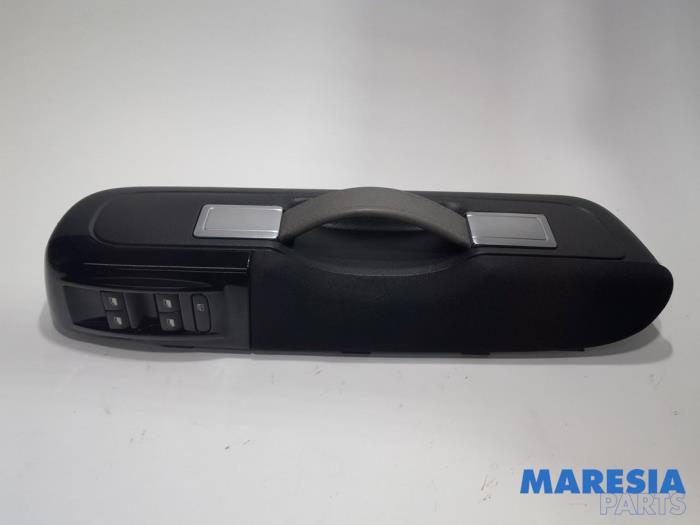 Usados Interruptor combinado de ventanillas Citroen C3 (SX/SW) 1.2 12V e-THP PureTech 110 Precio € 75,00 Norma de margen ofrecido por Maresia Parts