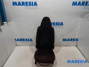 Używane Fotel lewy Peugeot 107 1.0 12V Cena € 75,00 Procedura marży oferowane przez Maresia Parts