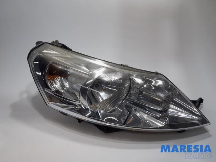 Używane Reflektor prawy Fiat Scudo (270) 1.6 D Multijet Cena € 60,50 Z VAT oferowane przez Maresia Parts