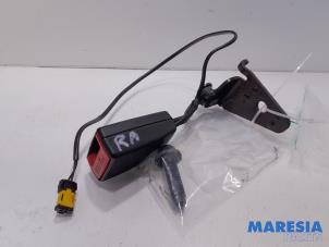 Used Rear seatbelt buckle, right Citroen C5 III Berline (RD) 1.8 16V Price € 25,00 Margin scheme offered by Maresia Parts