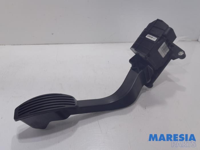 Accelerator pedal from a Fiat 500 (312) 1.2 69 2010
