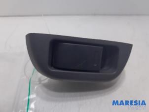 Used Electric window switch Peugeot 107 1.0 12V Price € 10,00 Margin scheme offered by Maresia Parts