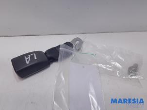 Gebrauchte Sicherheitsgurt Schließe links hinten Peugeot 107 1.0 12V Preis € 10,00 Margenregelung angeboten von Maresia Parts