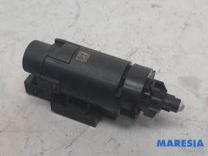 Used Brake light switch Citroen Berlingo 1.5 BlueHDi 100 Price € 12,10 Inclusive VAT offered by Maresia Parts