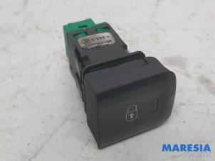 Used Central locking switch Citroen Berlingo 1.5 BlueHDi 100 Price € 12,09 Inclusive VAT offered by Maresia Parts