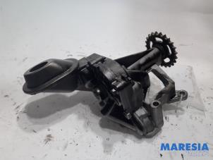 Used Oil pump Peugeot 508 (8D) 2.0 Hybrid4 16V Price € 100,00 Margin scheme offered by Maresia Parts