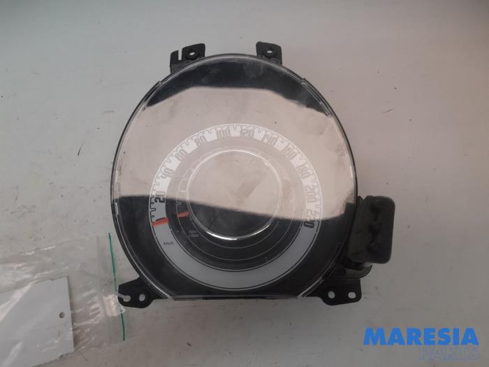 Instrument panel from a Fiat 500 (312) 1.2 69 2010