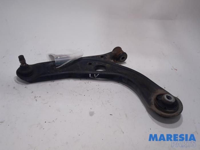 Front lower wishbone, left from a Fiat Panda (312) 0.9 TwinAir 65 2014