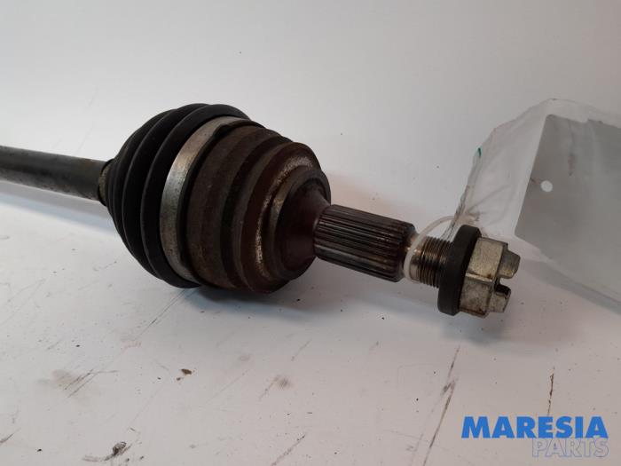 Front drive shaft, left from a Citroën Berlingo 1.5 BlueHDi 100 2020