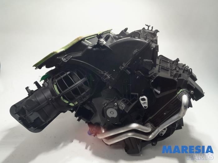 Begagnade Värmarhus Renault Scénic III (JZ) 2.0 16V CVT Pris € 315,00 Marginaltabell erbjuds av Maresia Parts