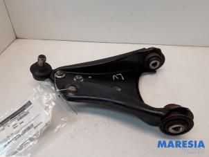 Used Front lower wishbone, left Renault Twingo II (CN) 1.2 Price € 25,00 Margin scheme offered by Maresia Parts
