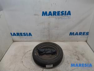 Used Jackkit + spare wheel Renault Scénic III (JZ) 2.0 16V CVT Price € 105,00 Margin scheme offered by Maresia Parts