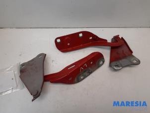 Used Bonnet Hinge Renault Twingo II (CN) 1.2 Price € 20,00 Margin scheme offered by Maresia Parts