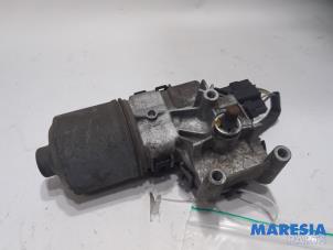 Used Front wiper motor Renault Twingo II (CN) 1.2 Price € 30,00 Margin scheme offered by Maresia Parts