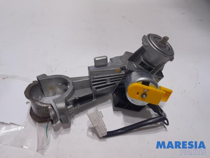 Używane Stacyjka + Kluczyk Alfa Romeo MiTo (955) 1.4 Turbo 16V Multi Air Cena € 60,00 Procedura marży oferowane przez Maresia Parts