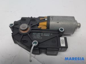 Used Sunroof motor Renault Scénic III (JZ) 2.0 16V CVT Price € 131,25 Margin scheme offered by Maresia Parts
