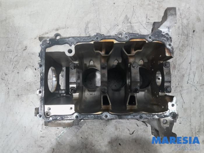 Engine crankcase from a Peugeot 208 I (CA/CC/CK/CL) 1.2 Vti 12V PureTech 82 2015
