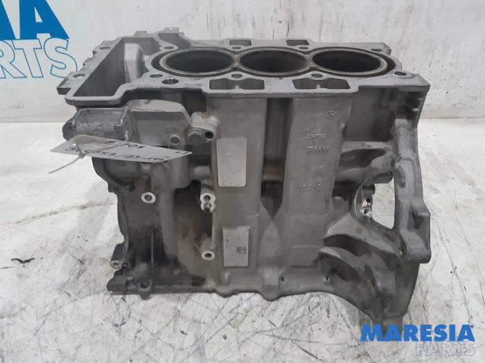 Engine crankcase from a Peugeot 208 I (CA/CC/CK/CL) 1.2 Vti 12V PureTech 82 2015
