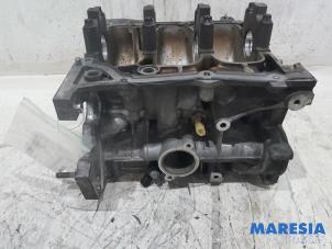Used Engine crankcase Renault Clio IV (5R) 0.9 Energy TCE 90 12V Price € 250,00 Margin scheme offered by Maresia Parts