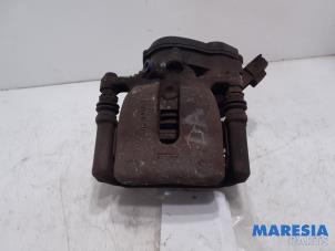 Used Rear brake calliper, left Renault Scénic III (JZ) 2.0 16V CVT Price € 105,00 Margin scheme offered by Maresia Parts