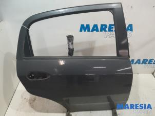 Używane Drzwi prawe tylne wersja 4-drzwiowa Fiat Punto III (199) 0.9 TwinAir Turbo 100 Cena € 99,00 Procedura marży oferowane przez Maresia Parts