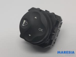 Used On-board computer controller Renault Scénic III (JZ) 2.0 16V CVT Price € 15,00 Margin scheme offered by Maresia Parts