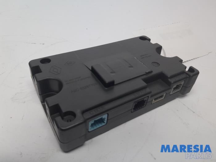 Begagnade Telefonmodul Renault Scénic III (JZ) 2.0 16V CVT Pris € 34,99 Marginaltabell erbjuds av Maresia Parts