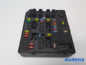 Used Fuse box Renault Scénic III (JZ) 2.0 16V CVT Price € 90,00 Margin scheme offered by Maresia Parts