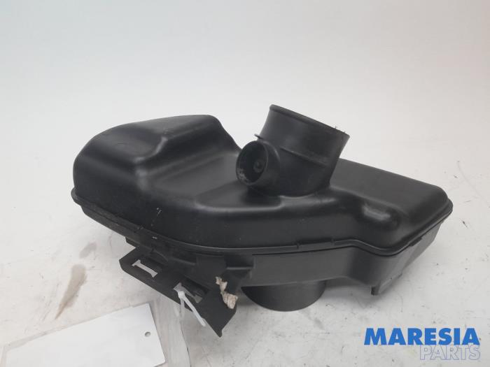 Begagnade Lufttratt Peugeot 3008 I (0U/HU) 1.6 16V THP 155 Pris € 15,00 Marginaltabell erbjuds av Maresia Parts