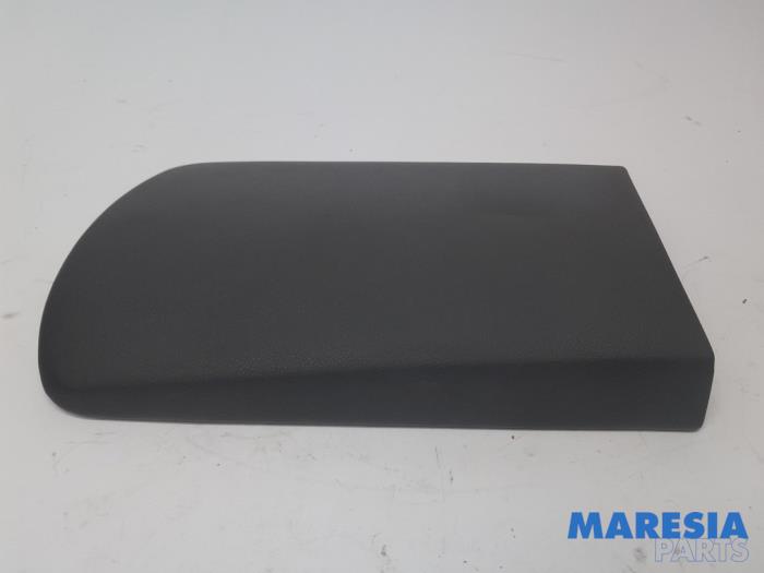Begagnade Armstöd Peugeot 3008 I (0U/HU) 1.6 16V THP 155 Pris € 50,00 Marginaltabell erbjuds av Maresia Parts