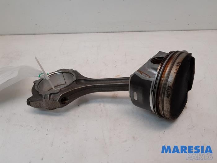 Używane Korbowód Renault Megane III Berline (BZ) 2.0 16V TCe 180 Cena € 50,00 Procedura marży oferowane przez Maresia Parts