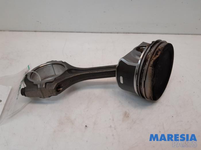 Używane Korbowód Renault Megane III Berline (BZ) 2.0 16V TCe 180 Cena € 50,00 Procedura marży oferowane przez Maresia Parts