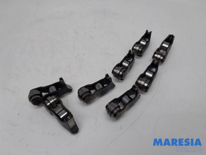 Usagé Culbuteur Peugeot 207/207+ (WA/WC/WM) 1.6 16V VTi Prix € 50,00 Règlement à la marge proposé par Maresia Parts
