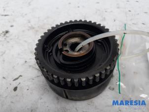 Used Camshaft sprocket Renault Megane III Coupe (DZ) 1.2 16V TCE 115 Price € 40,00 Margin scheme offered by Maresia Parts