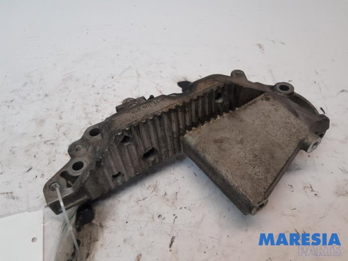 Used Engine mount Renault Master III (MA/MB/MC/MD/MH/MF/MG/MH) 2.3 dCi 150 16V Price € 48,40 Inclusive VAT offered by Maresia Parts
