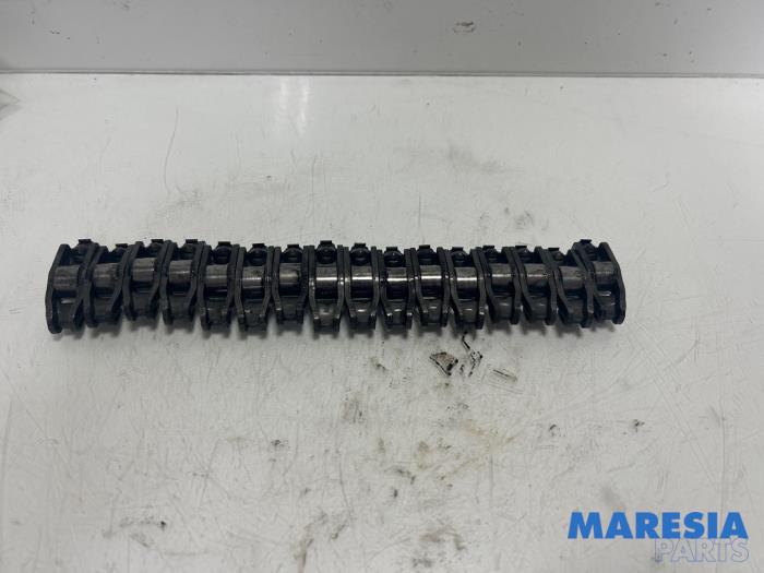 Usagé Culbuteur Renault Master III (MA/MB/MC/MD/MH/MF/MG/MH) 2.3 dCi 150 16V Prix € 60,49 Prix TTC proposé par Maresia Parts