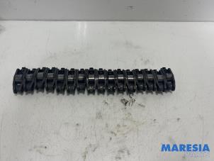 Used Rocker arm Renault Master IV (MA/MB/MC/MD/MH/MF/MG/MH) 2.3 dCi 150 16V Price € 121,00 Inclusive VAT offered by Maresia Parts