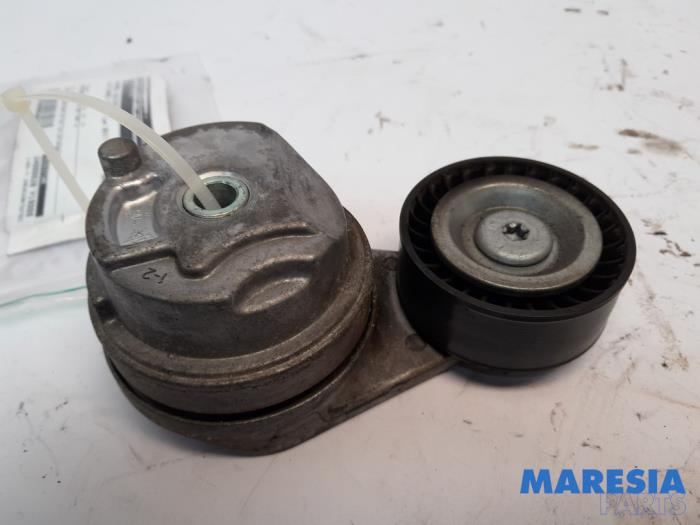 Usados Rodillo tensor correa múltiple Alfa Romeo Giulia (952) 2.0 T 16V Veloce Q4 Precio € 25,00 Norma de margen ofrecido por Maresia Parts