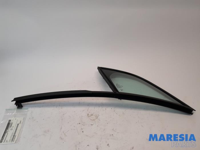 Usados Ventanilla triangular izquierda delante Citroen C3 (SC) 1.0 Vti 68 12V Precio € 50,00 Norma de margen ofrecido por Maresia Parts