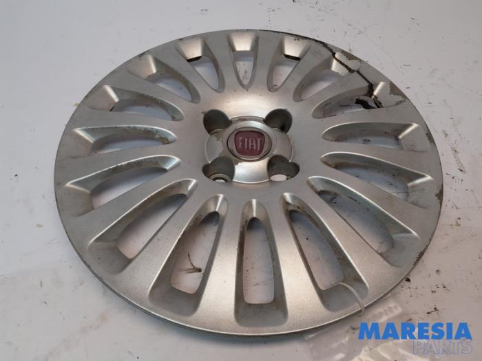 Używane Kolpak Fiat Punto Evo (199) 1.3 JTD Multijet 85 16V Euro 5 Cena € 15,00 Procedura marży oferowane przez Maresia Parts