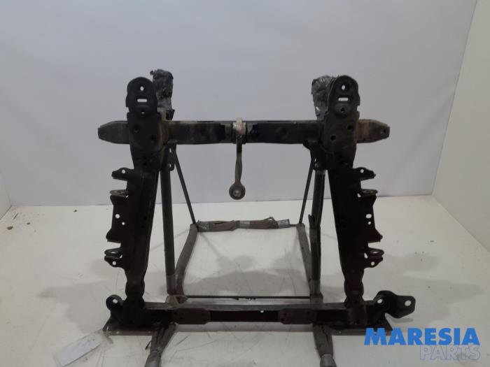 Usados Subchasis Renault Twingo II (CN) 1.2 16V Precio € 74,99 Norma de margen ofrecido por Maresia Parts