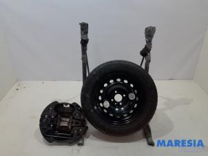 Used Jackkit + spare wheel Renault Twingo II (CN) 1.2 16V Price € 100,00 Margin scheme offered by Maresia Parts