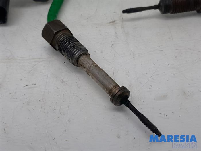 Exhaust heat sensor from a Renault Master IV (MA/MB/MC/MD/MH/MF/MG/MH) 2.3 dCi 150 16V 2022