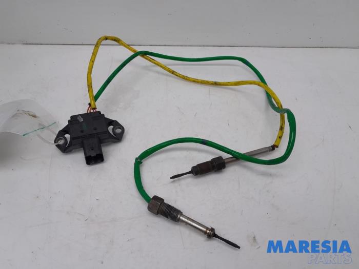 Exhaust heat sensor from a Renault Master IV (MA/MB/MC/MD/MH/MF/MG/MH) 2.3 dCi 150 16V 2022