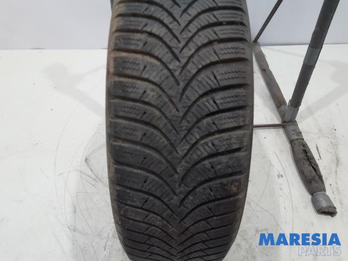 Winter tyre from a Renault Twingo II (CN) 1.2 16V