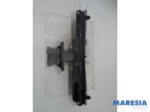 Used Lock plate Renault Twingo II (CN) 1.2 16V Price € 35,00 Margin scheme offered by Maresia Parts