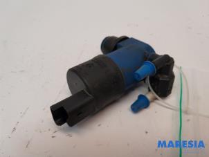 Used Windscreen washer pump Renault Twingo II (CN) 1.2 16V Price € 10,00 Margin scheme offered by Maresia Parts