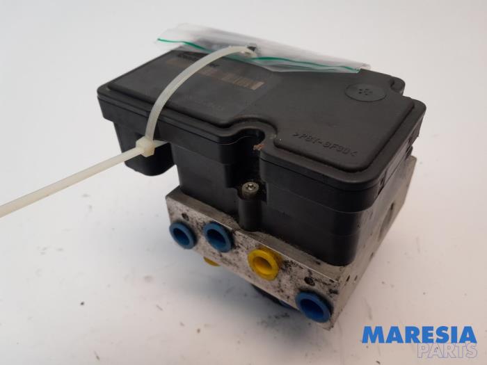 Used ABS pump Renault Twingo II (CN) 1.2 16V Price € 49,99 Margin scheme offered by Maresia Parts