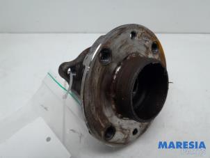 Used Rear hub Renault Twingo III (AH) 1.0 SCe 70 12V Price € 50,00 Margin scheme offered by Maresia Parts